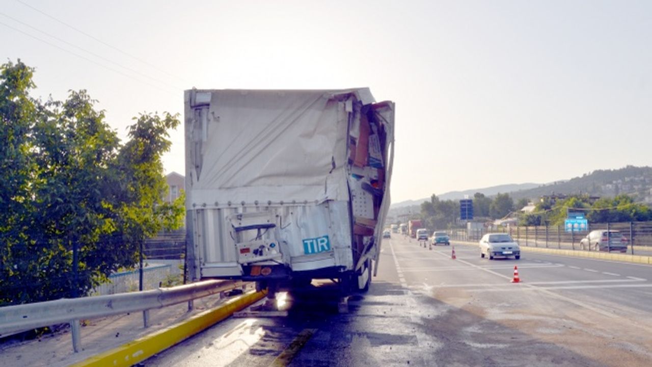 2 TIR kaza yaptı 4 kişi yaralandı