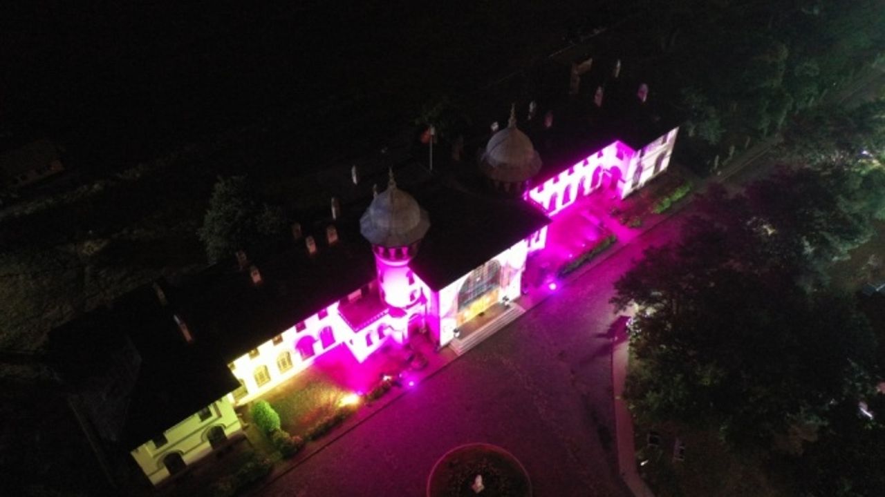 Edirne tarihi tren garında ışık ve ses gösterisi sunuldu