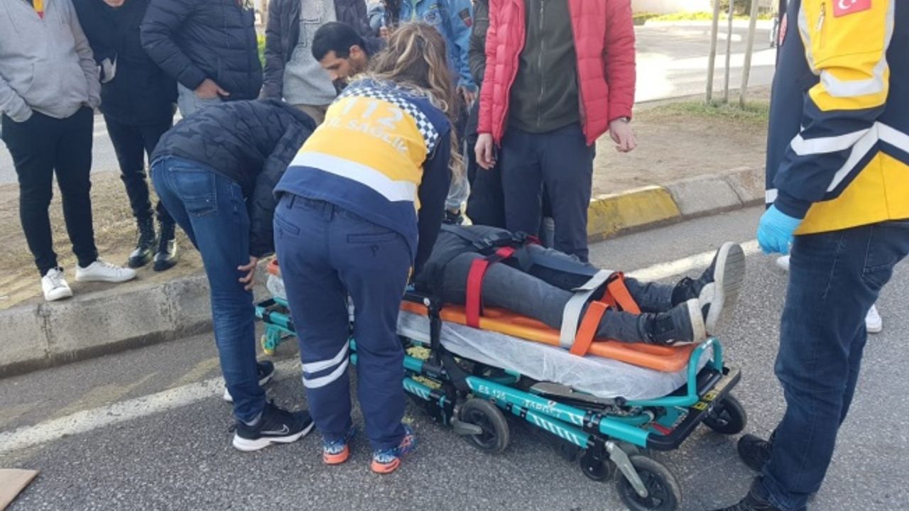 Yaralı sürücüye ilk müdahale Büyükşehir Zabıtasından