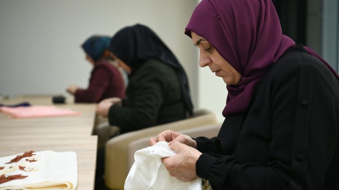 Bilgi evlerinde sanat ve meslek edindirme kursları