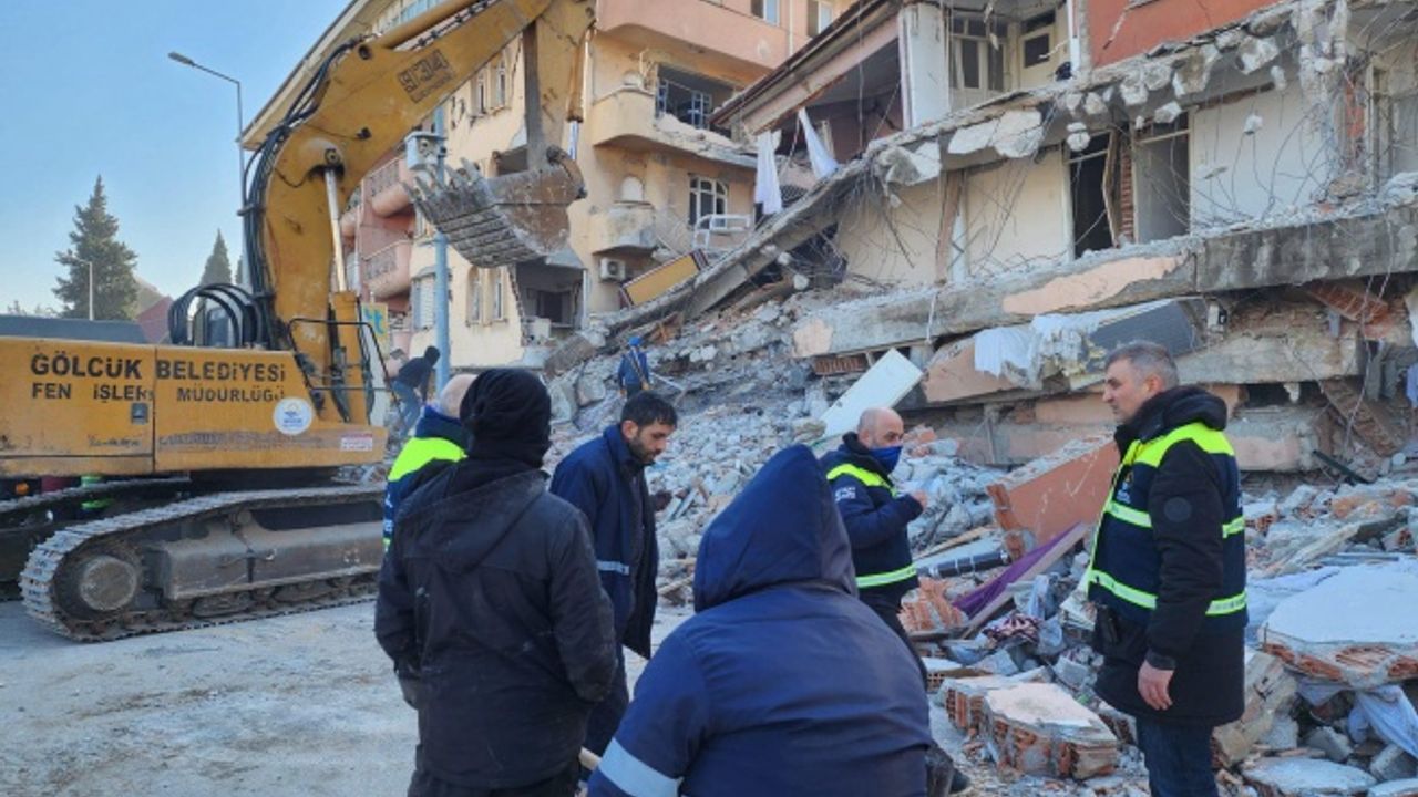 Başkan Sezer'den deprem bölgesinde çalışmalar hakkında açıklamalar