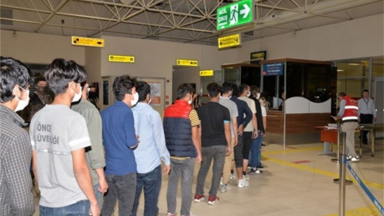 20 düzensiz göçmen sınır dışı edildi