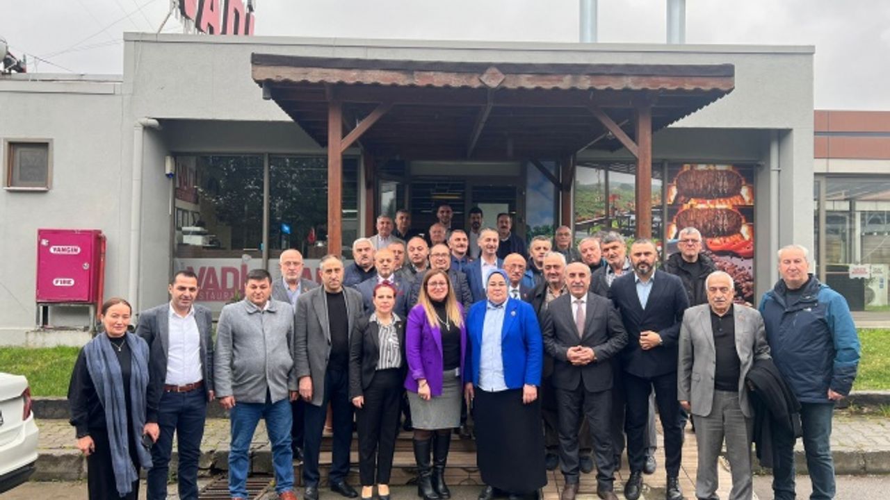 AK Parti aday adayı Özlem Kozankurt muhtarlarla buluştu