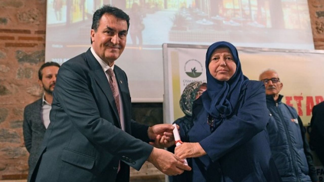 Bursa Osmangazi'nin örnek dönüşümünde tapular dağıtıldı