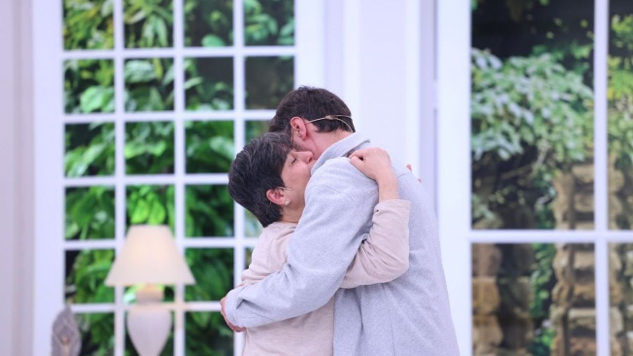 Günlerdir kayıp olan oğluna Esra Erol’da kavuştu