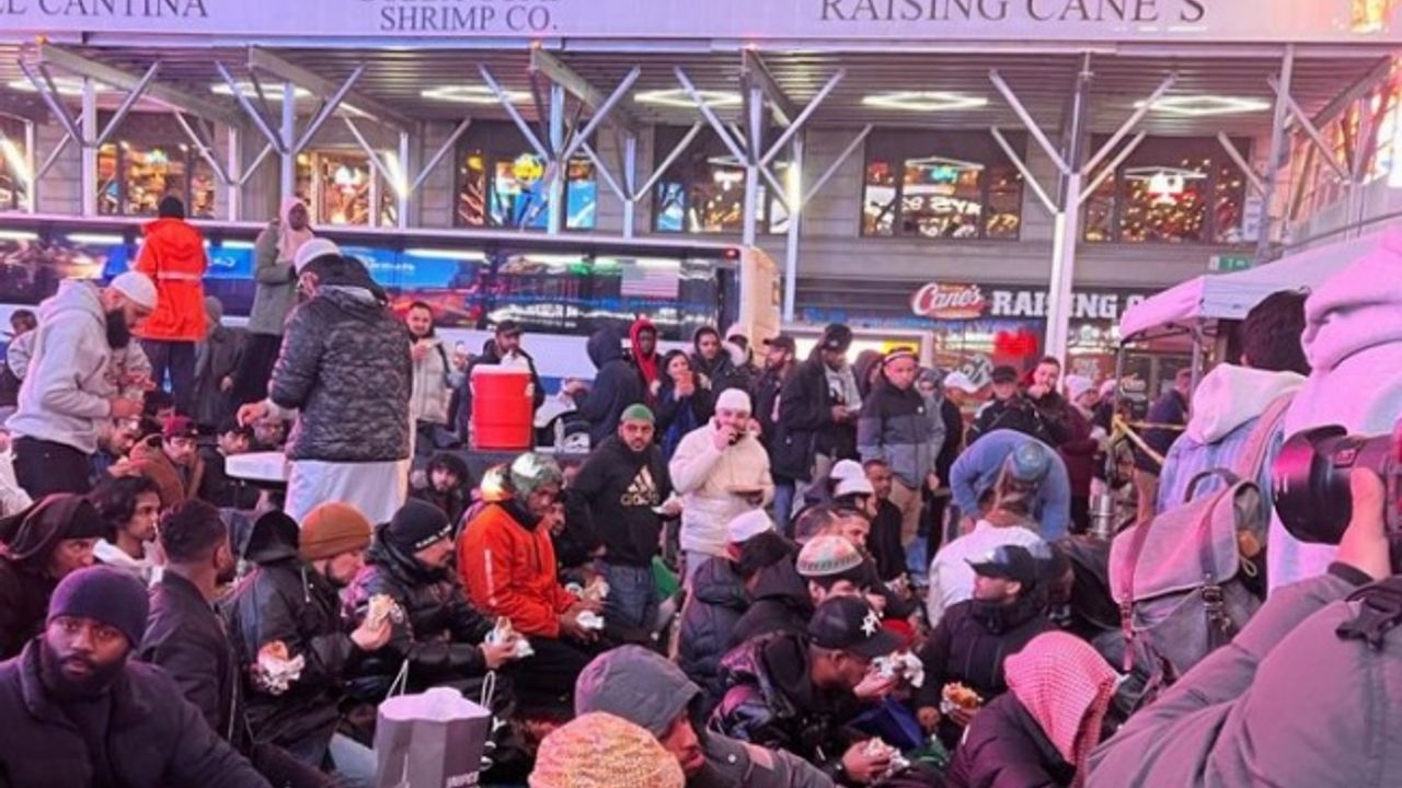 New York Times Meydanı’nda iftar ve teravih