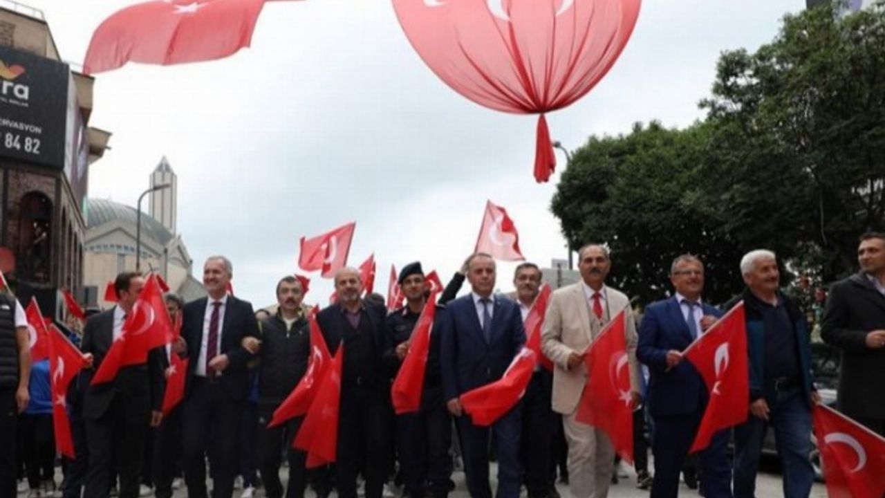 Bursa İnegöl'de 19 Mayıs coşkusu sokaklara taştı