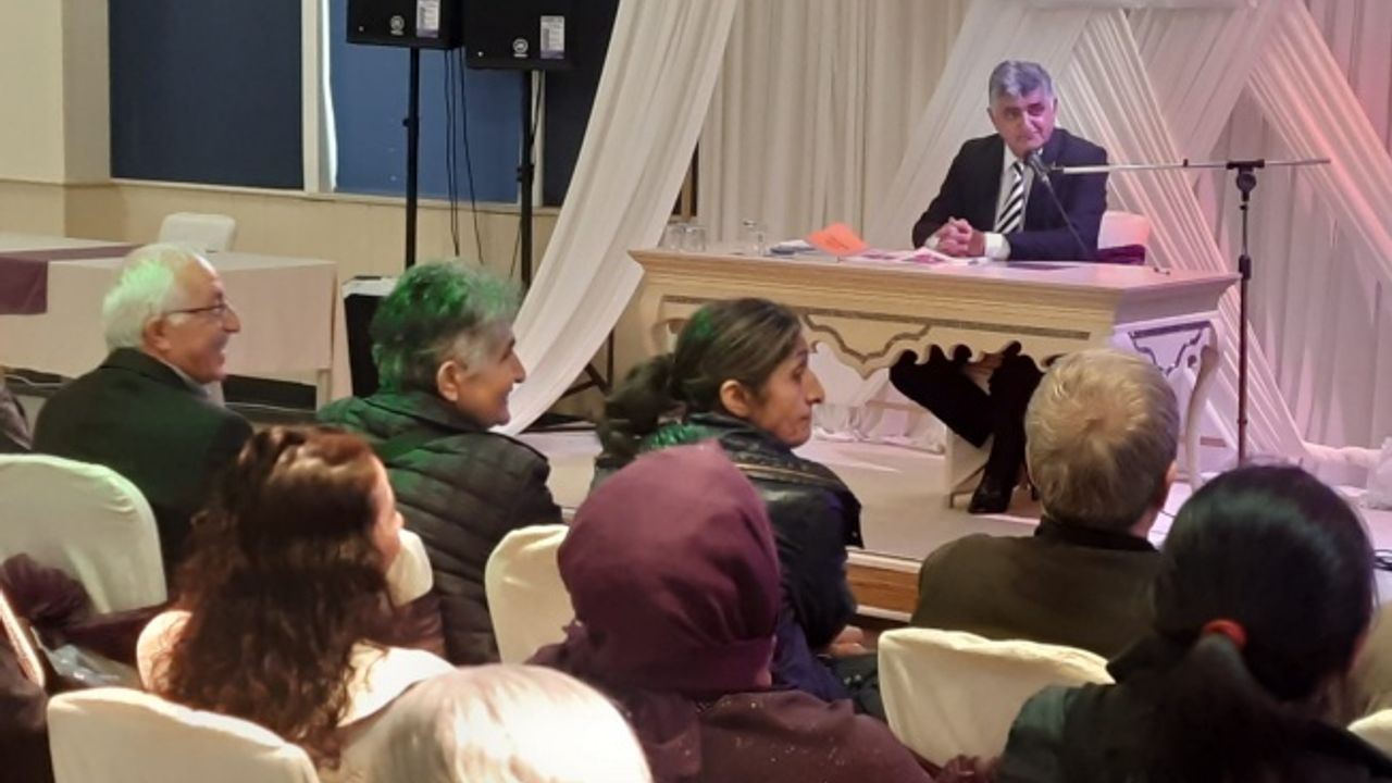 Eğitimci-Yazar Murat Kaya'ya Derince'de yoğun ilgi