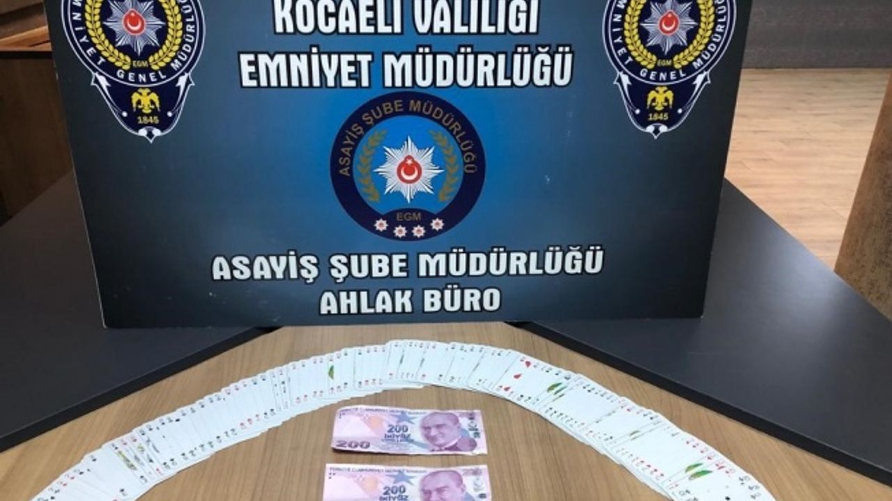 Polisten işyerine  kumar baskını