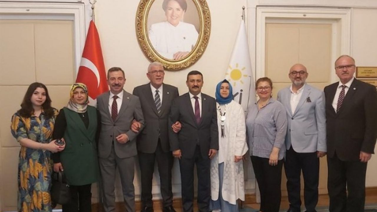 Bursa'nın İYİ Partili vekilleri kayıt yaptırıp rozetlerini taktı