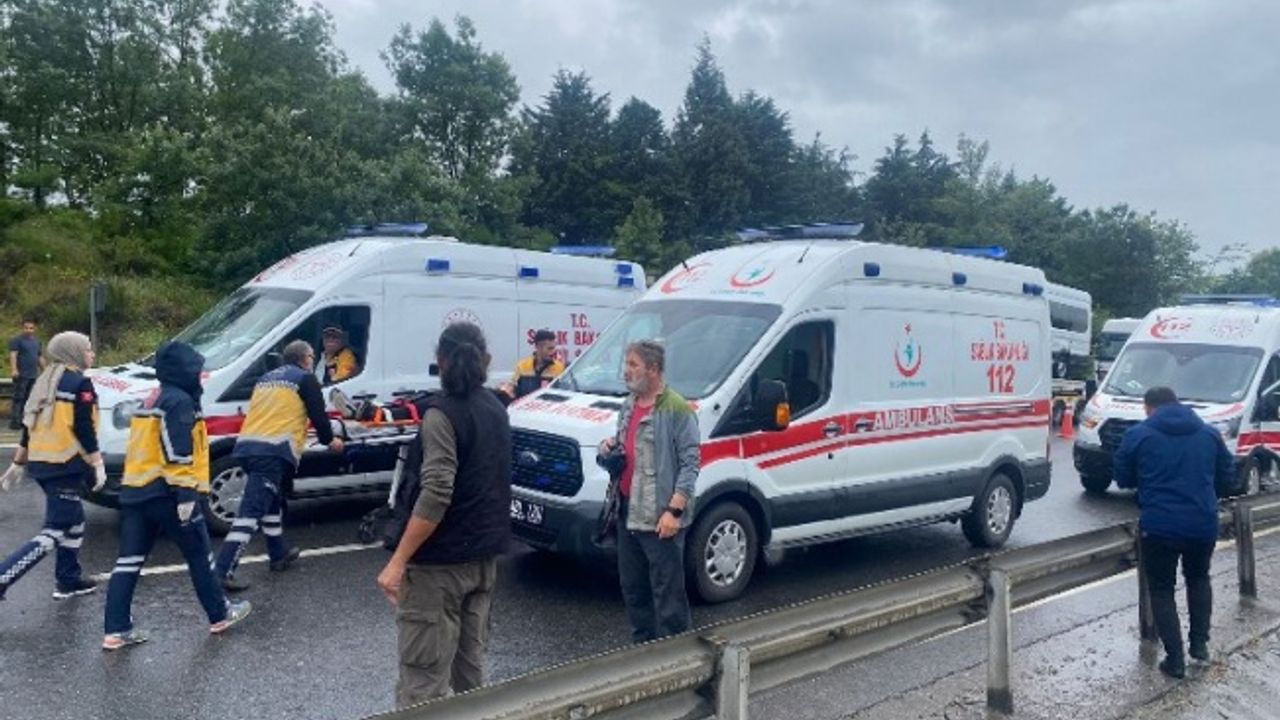 Düzce Anadolu Otoyolu'nda zincirleme kaza: 4 yaralı