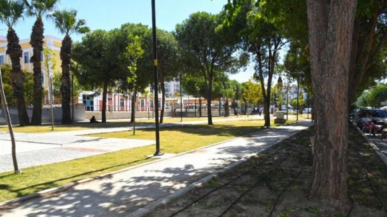 Karabağlar'da 'Abidin Dino Parkı' baştan sona yenilendi