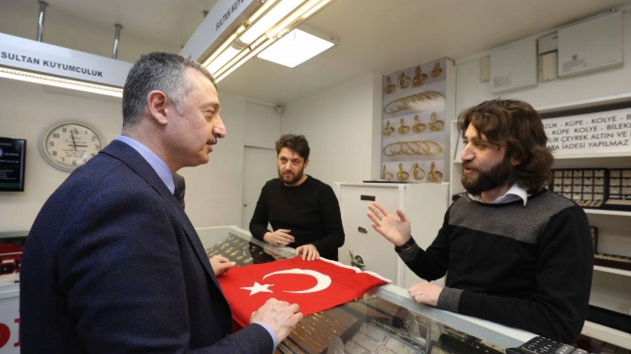 Büyükşehir'den  20 bin Türk Bayrağı