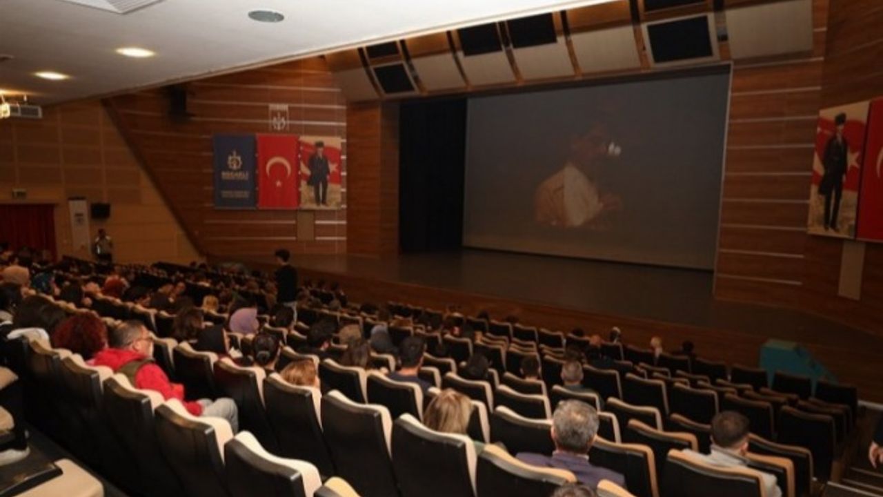 Kocaeli Büyükşehir Atatürk'ü özel film gösterisi ile andı