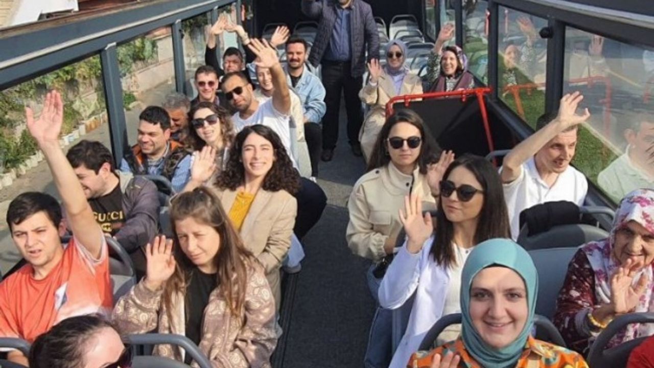 Sakarya'da turizm otobüsü ile şehir gezileri sürüyor