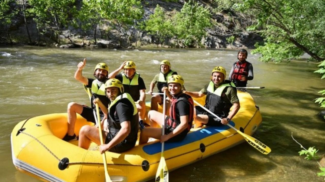 Başkan Büyükkılıç ve Vali Çiçek, Zamantı Irmağı’ndaki rafting yarışının startını verdi