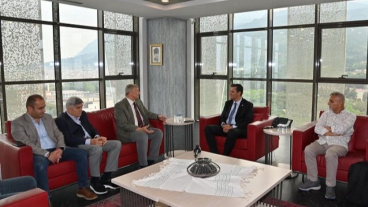 Başkan Zeyrek: "Hata yapan bensem, benim de yanlışlarımı yazın"