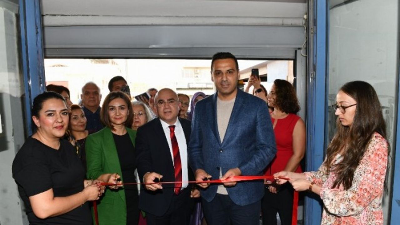 Çiğlili kadın kursiyerlerin el emeği ürünleri görücüye çıktı