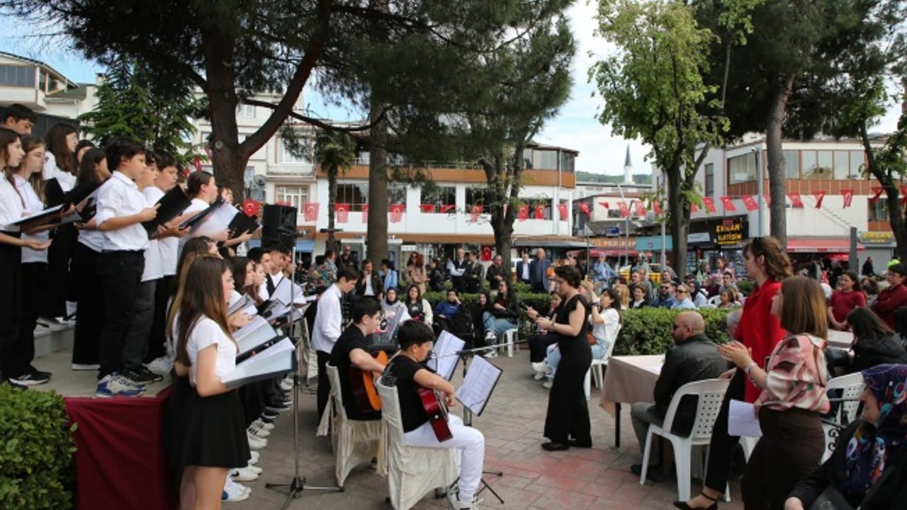 Karamürsel'de Liseler Arası Müzik Yarışması 