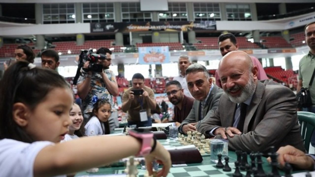 Satrancın minik ustaları Kayseri Kocasinan'da kapışıyor