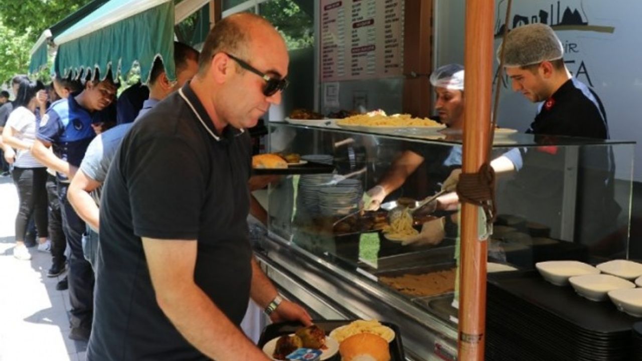 Bu tesiste yemek bedava! 40 liraya 4 çeşit yemek