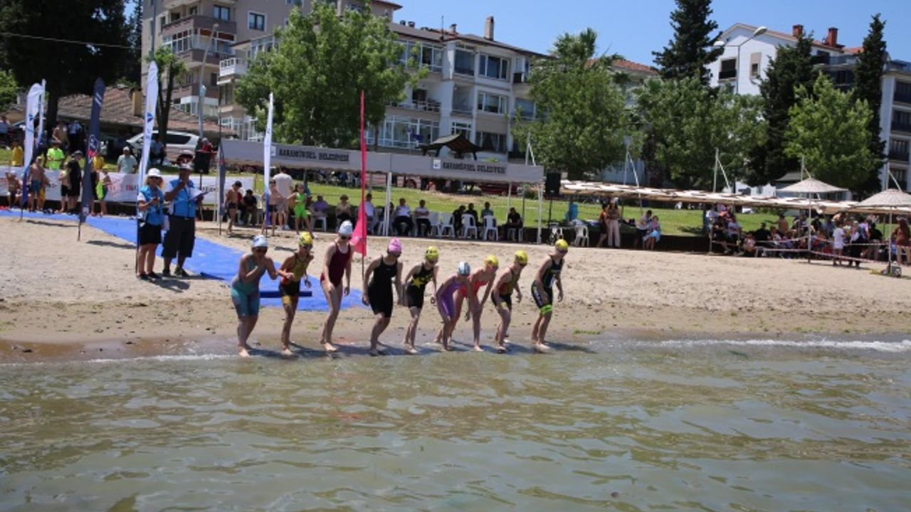 Karamürsel’de Triatlon Lig yarışları nefes kesti
