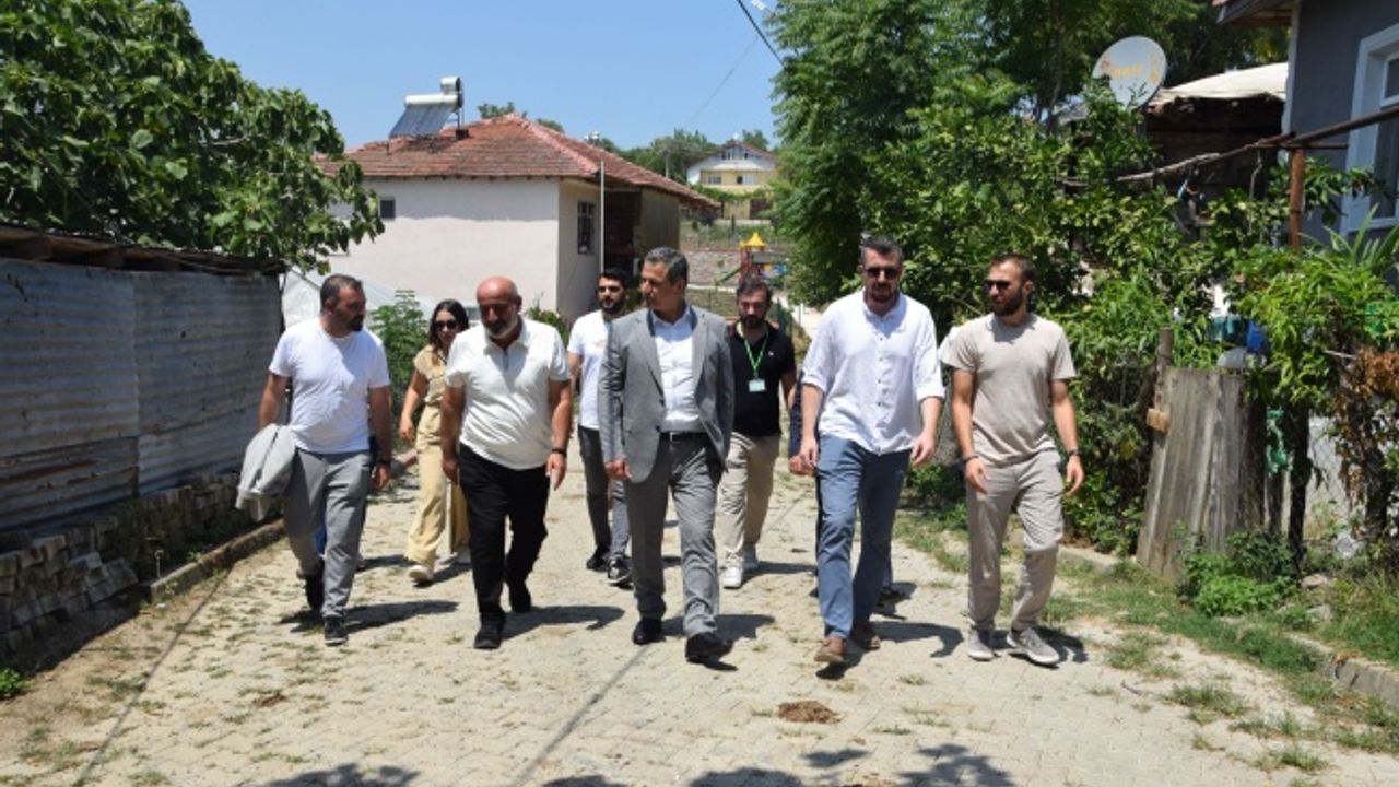 İzmit Belediyesi mahalle gezilerini sürdürüyor