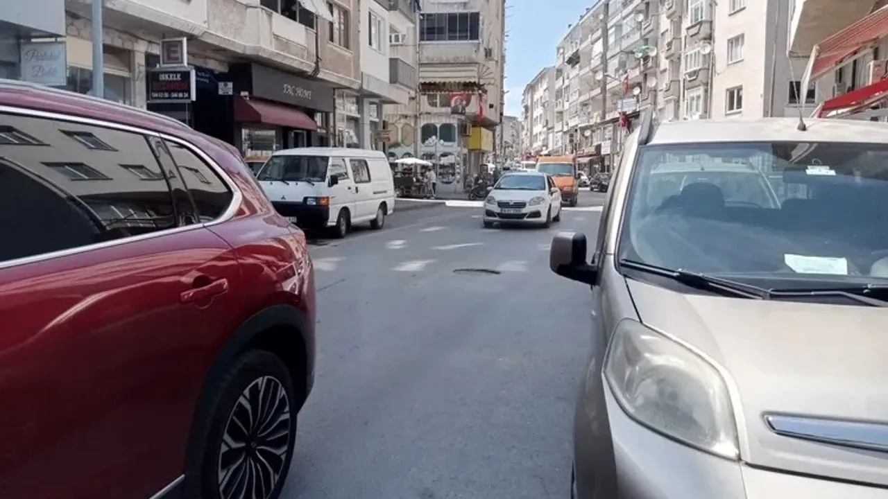 Mudanya’da gelişi güzel park eden araçlar trafiği zor durumda bırakıyor