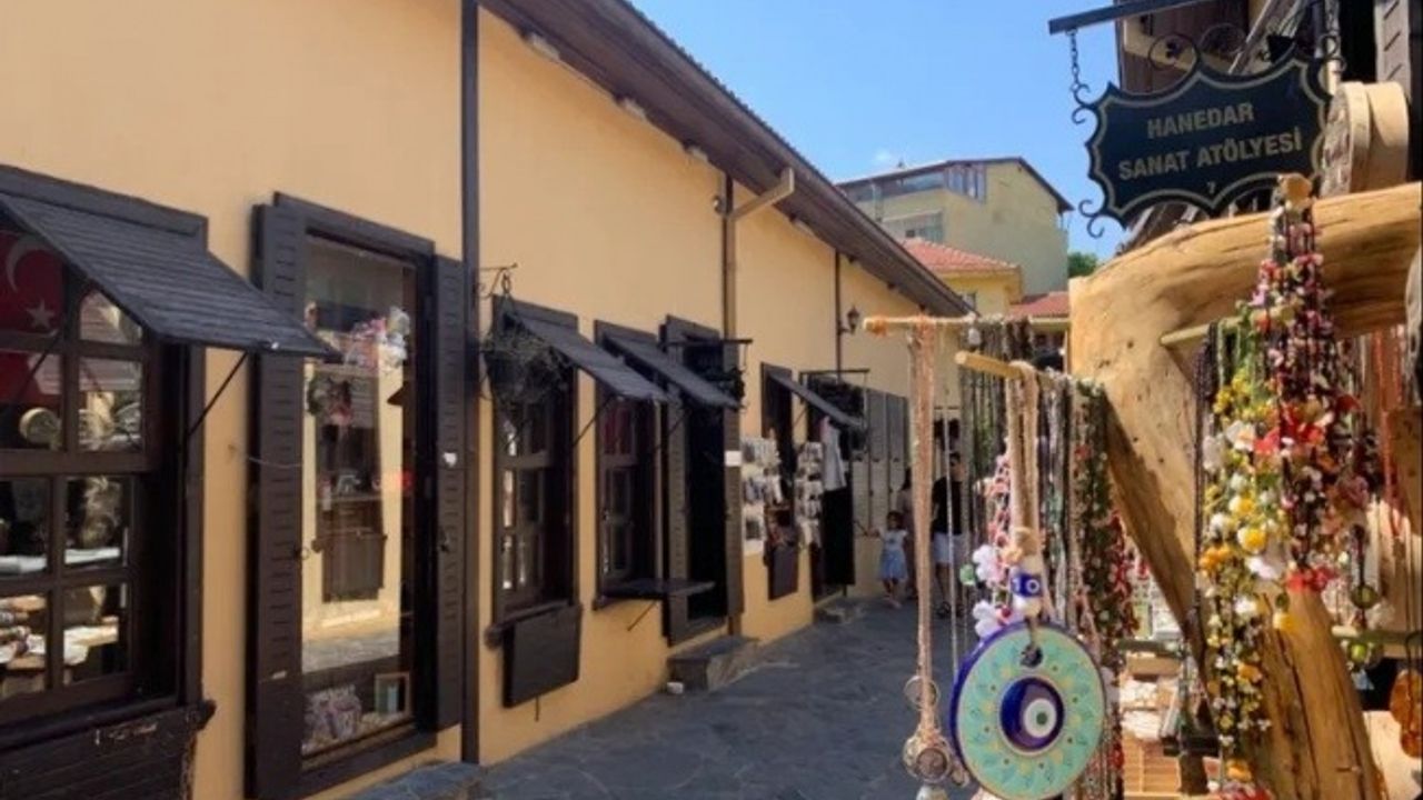 Tarihi köprü sanatın merkezi olmaya devam ediyor