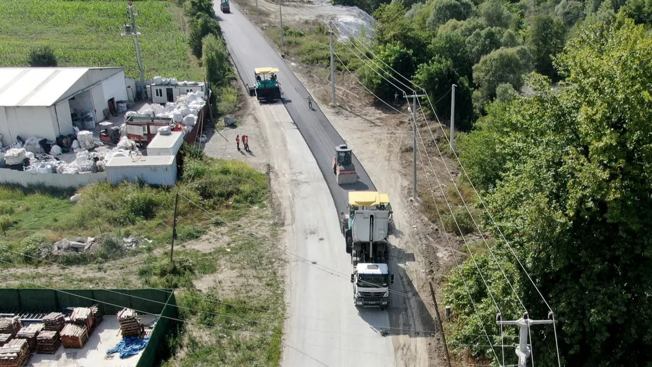 Akçay’a giden yol Sakarya Büyükşehir'le sil baştan