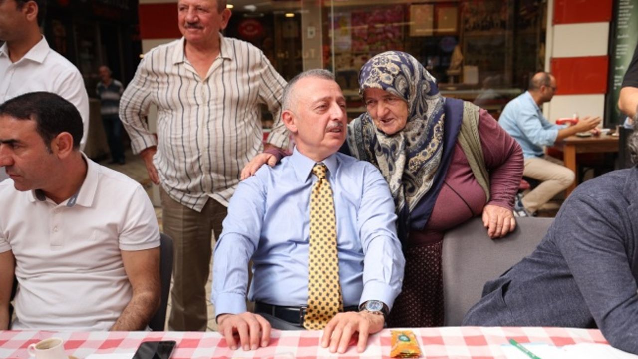 Başkan Büyükakın, her adımı esnafla paylaşıyor