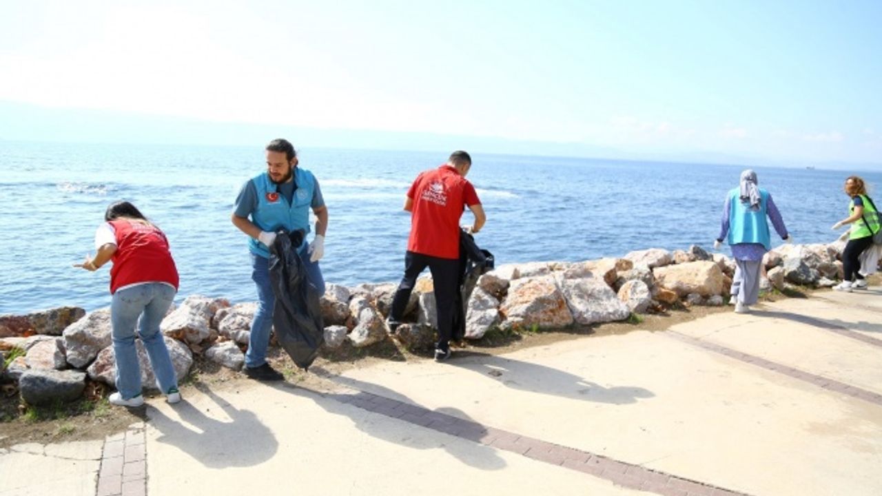 Hereke sahilinde kıyı ve deniz temizliği