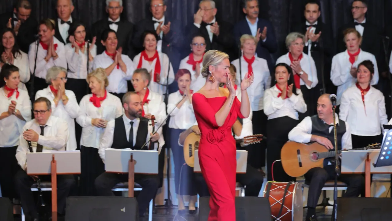 Bursa Gemlik'te TSM Korosu'ndan Cumhuriyet şarkıları