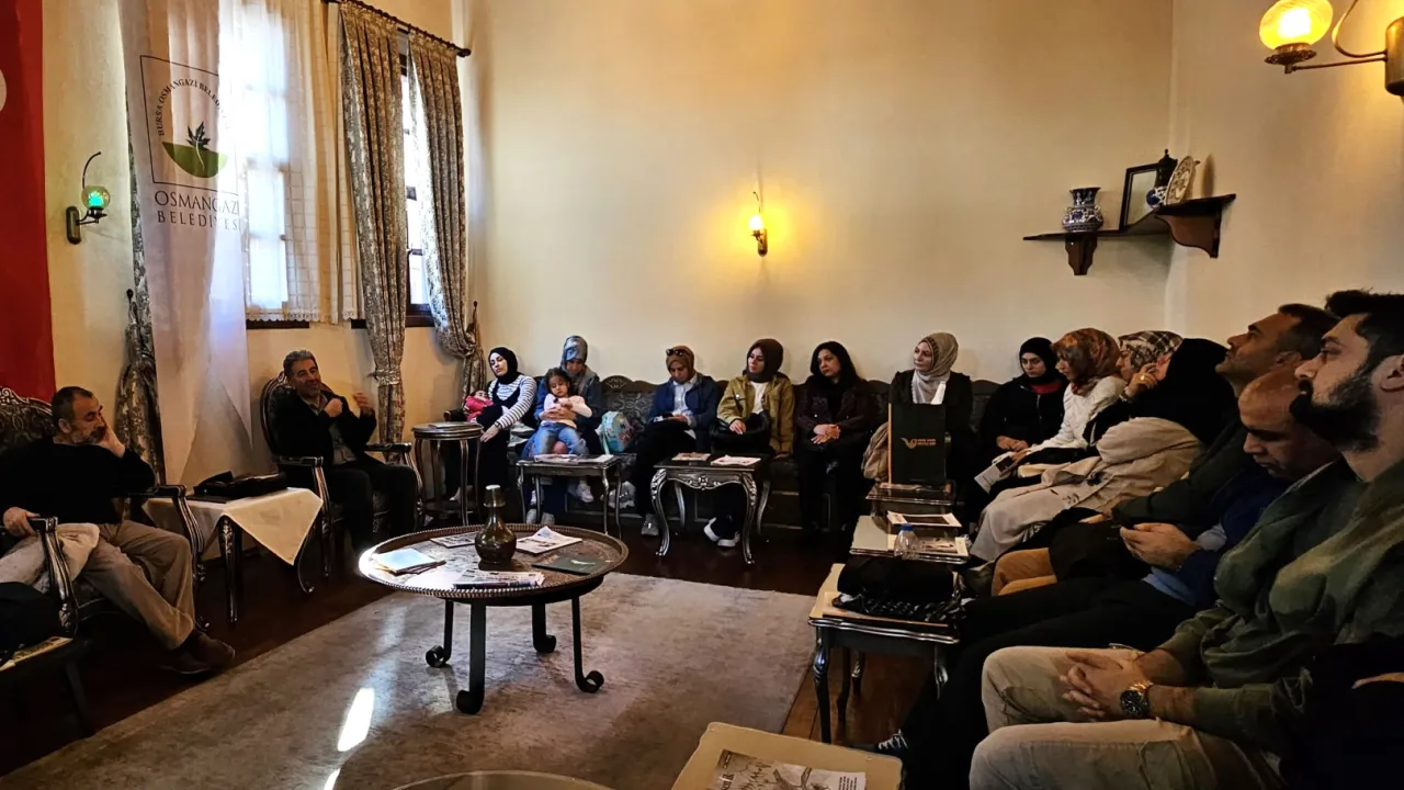 Bursa Osmangazi'de edebiyat tutkunları 'Kolektif' etkinlikte buluştu