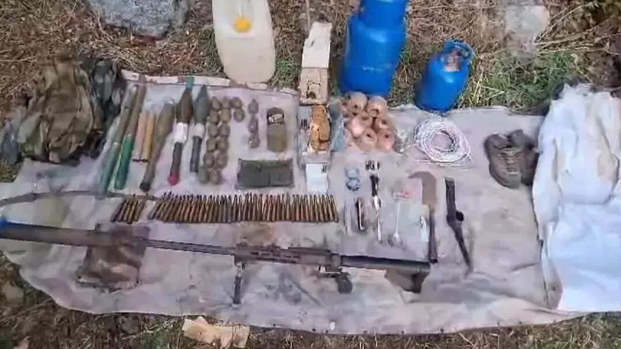 Pençe Kilit'te teröristlere ait silah ve malzemeler ele geçirildi