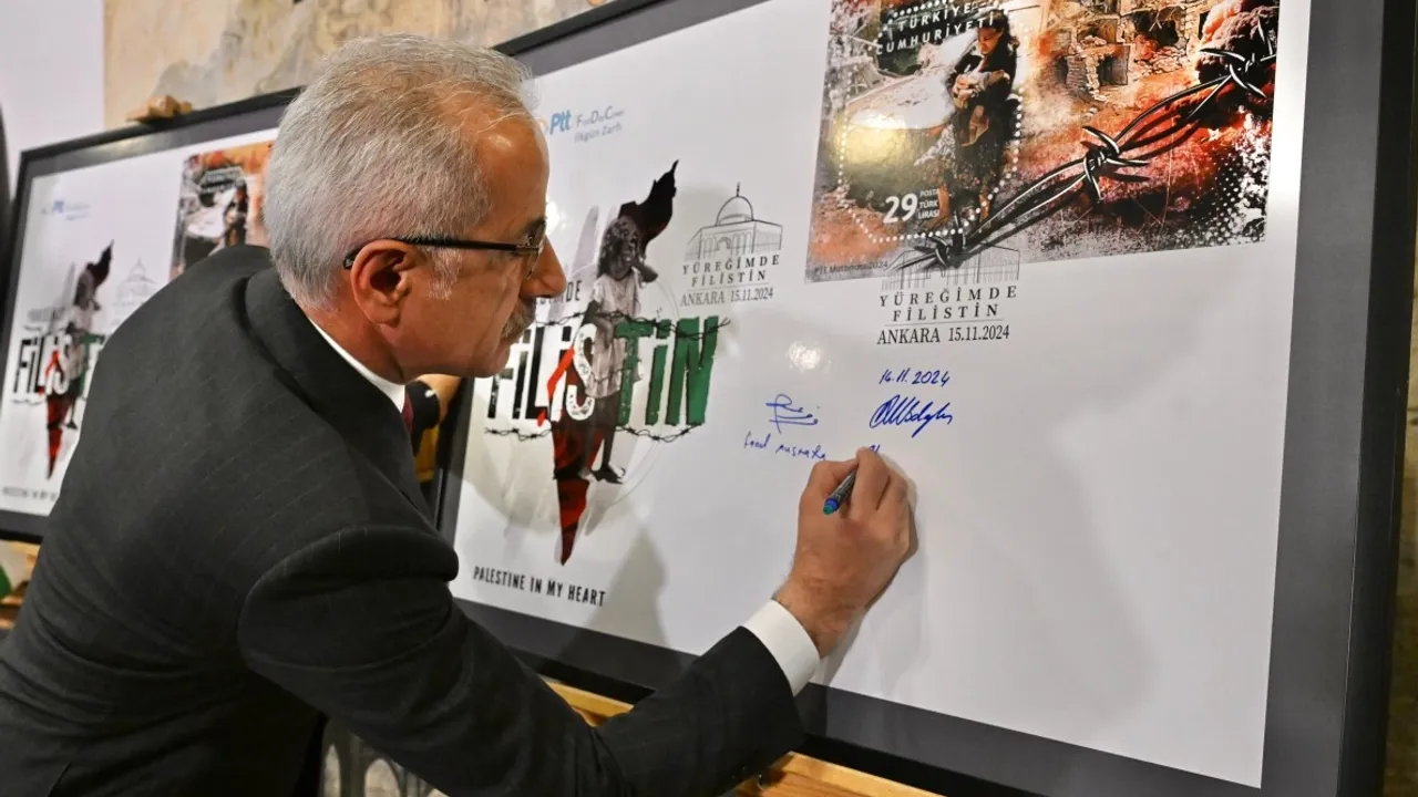 PTT'den 'Yüreğimde Filistin' konulu anma pulu