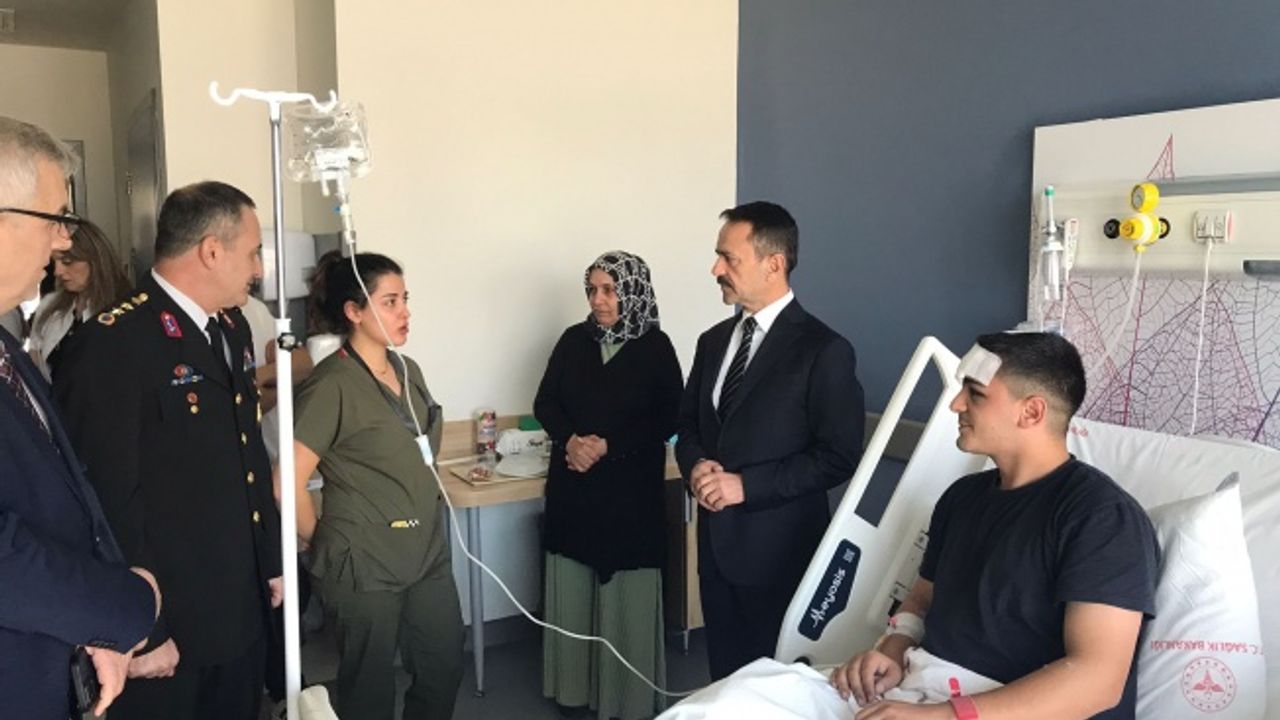 Vali Aktaş, kaza geçiren askeri ziyaret etti