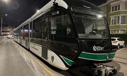 9. tramvay raylara indi, son araç yolda