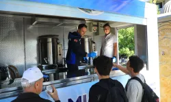 Muğla Büyükşehir sıcak bir çorba ile öğrencilerin yanında