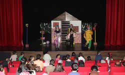 Çayırovalı çocuklar, ara tatilde tiyatroyla eğlendi