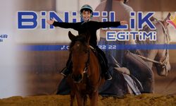 Ara tatili at üstünde geçirdiler