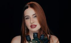 Arzu Efimia' dan Romantik Şarkı "Aşk Acımaz ki "