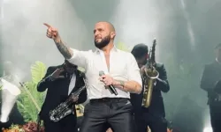 Şarkıcı Berkay konserde mest etti!