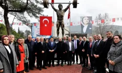 Cep Herkülü'nün heykeli dikildi