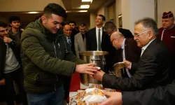 Kayseri Büyükşehir'den 1.4 milyon bardak sıcak çorba