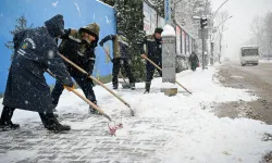 Malatya'da Büyükşehir ekipleri karla mücadelede 7/24 sahada