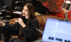 Simge Sağın Galata'da sürpriz yaptı...