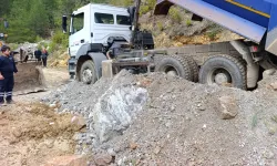 Alanya'da heyelan ve göçük sonrası Büyükşehir'den yoğun mesai