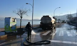 Bursa Gemlik'te Kurşunlu sahilinde fırtına sonrası temizlik