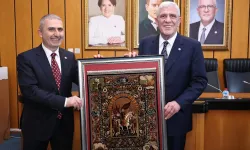 İYİ Parti Kocaeli'den, Dervişoğlu'na anlamlı hediye